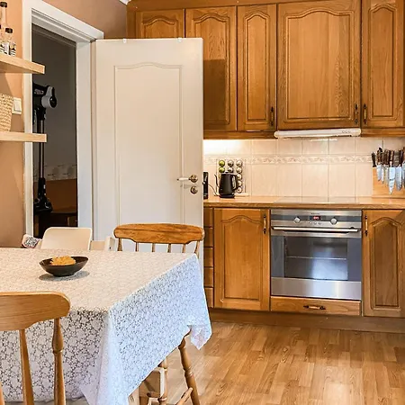 5 Bedroom Lovely In * Syvde