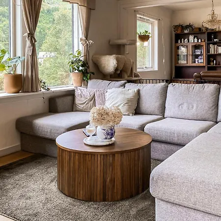 5 Bedroom Lovely In * Syvde